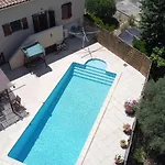 La Pepiniere A Beautiful Air-con With Private Pool In The Canal-side Village Of 别墅 奥村