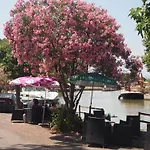La Pepiniere A Beautiful Air-con With Private Pool In The Canal-side Village Of 别墅 奥村