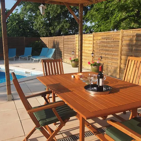 La Pepiniere A Beautiful Air-con With Private Pool In The Canal-side Village Of